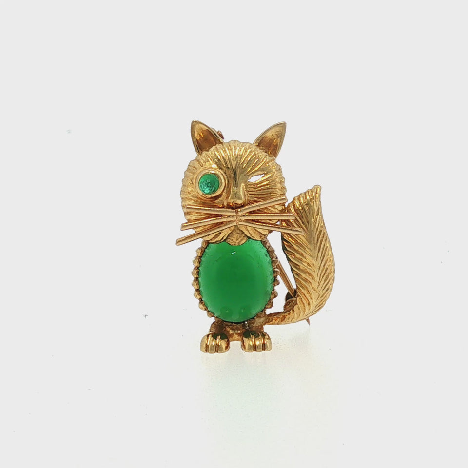 Van Cleef & Arpels Winking Cat Brooch Chalcedony and Emerald 18K Yellow Gold