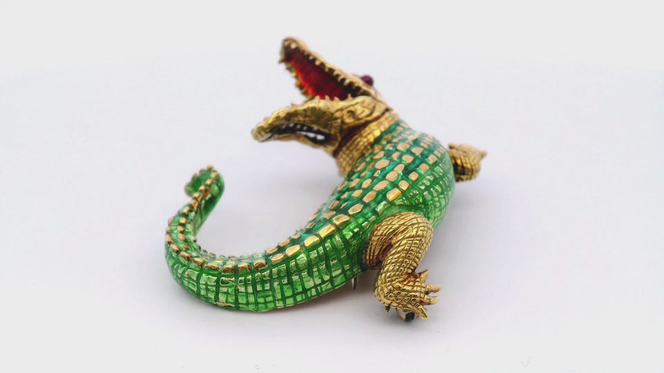 Vintage Diamond Alligator and Enamel 18 Karat Yellow Gold Brooch