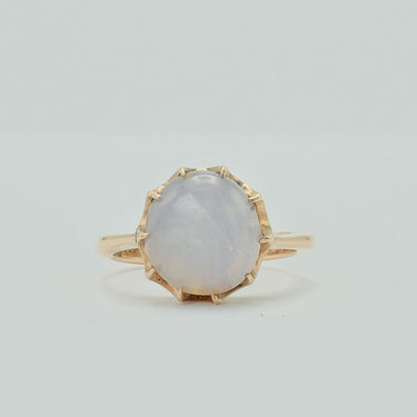 Circa 1900 Antique Star Sapphire Ring, 3.5 Carats, Set in 12 Karat Yellow Gold